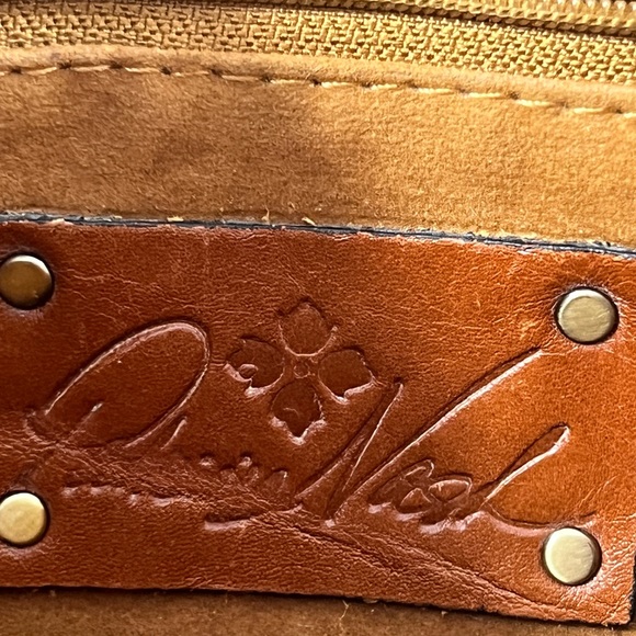 Patricia Nash Cassini Tooled Soft Gold Metallic Wristlet-Excellent Condition - Picture 10 of 13